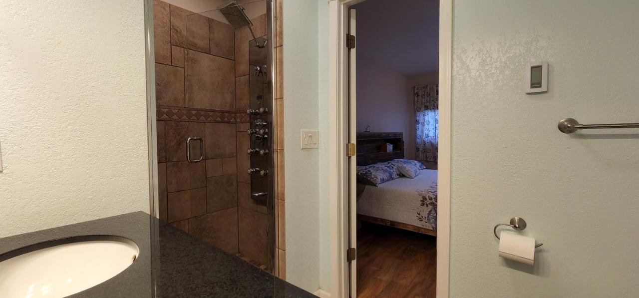 Trinity Escapes - Two Bedroom Two Bathroom Full Apartment Near Airport Άνκορατζ Εξωτερικό φωτογραφία